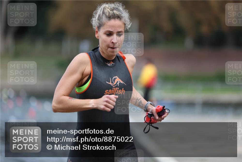 14.09.2025 - Stadtparktriathlon Michael Strokosch http://msf.ph/oto/8875022 14.09.2025 12:52:36 Schwimmen 1444, 1495, 1521 meine-sportfotos.de