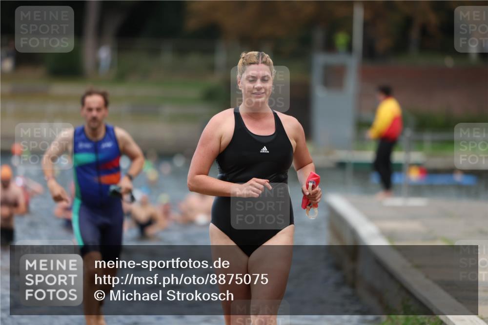 14.09.2025 - Stadtparktriathlon Michael Strokosch http://msf.ph/oto/8875075 14.09.2025 12:53:16 Schwimmen 1463, 1468, 1496, 1517 meine-sportfotos.de