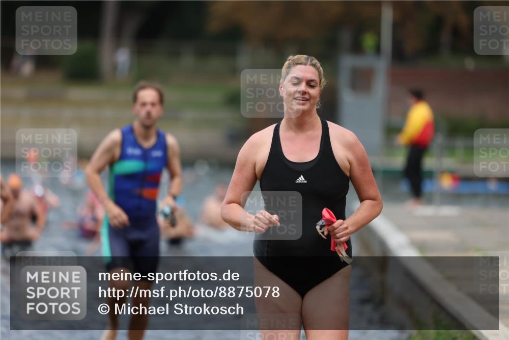 14.09.2025 - Stadtparktriathlon Michael Strokosch http://msf.ph/oto/8875078 14.09.2025 12:53:16 Schwimmen 1463, 1468, 1496, 1517 meine-sportfotos.de