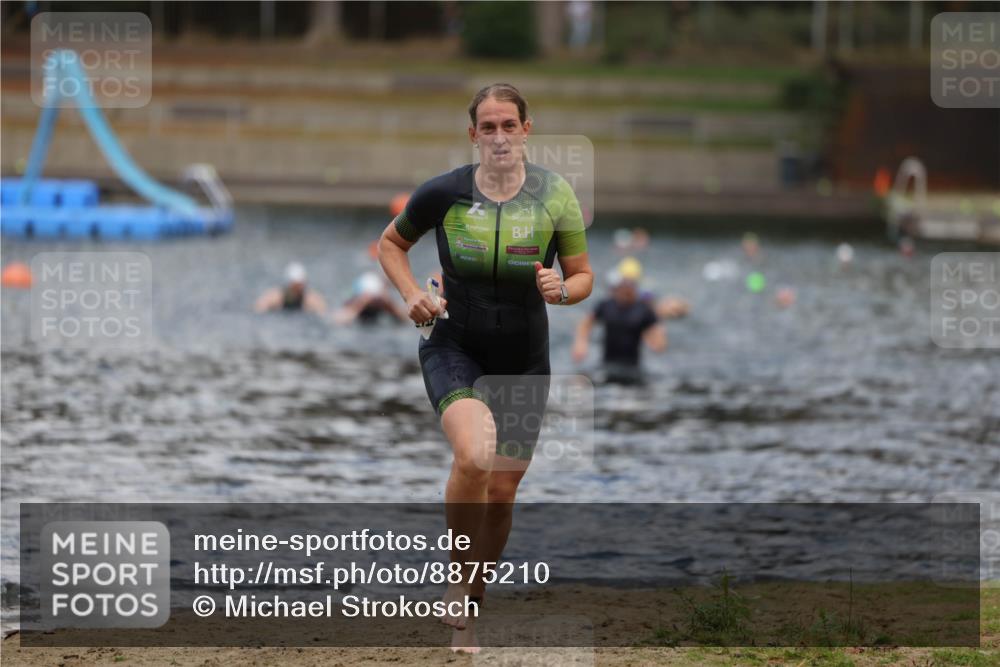 14.09.2025 - Stadtparktriathlon Michael Strokosch http://msf.ph/oto/8875210 14.09.2025 12:53:54 Schwimmen 1456, 1467 meine-sportfotos.de