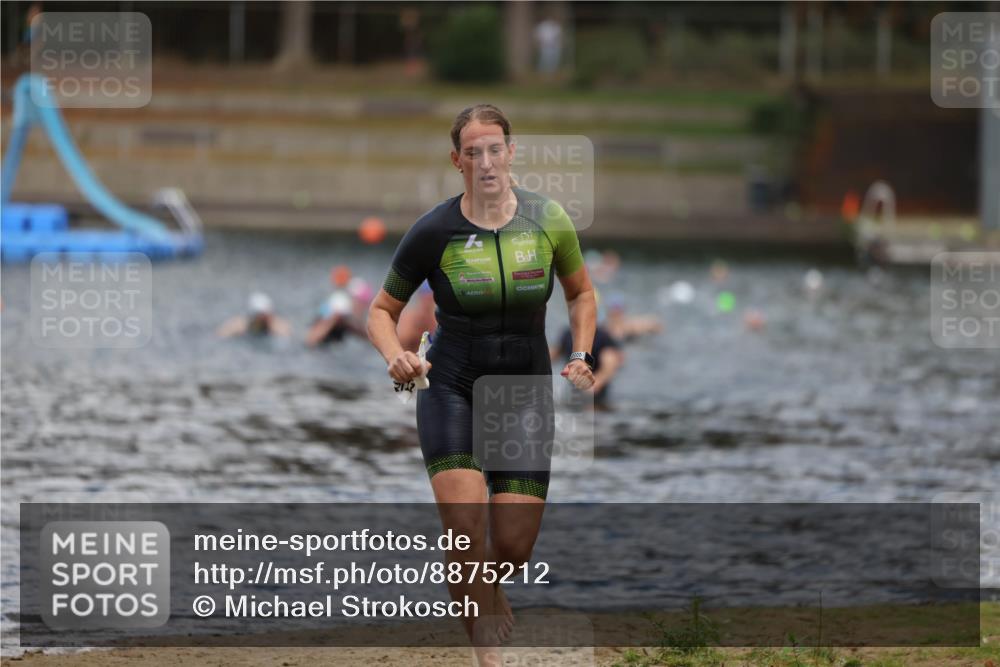 14.09.2025 - Stadtparktriathlon Michael Strokosch http://msf.ph/oto/8875212 14.09.2025 12:53:54 Schwimmen 1456, 1467 meine-sportfotos.de