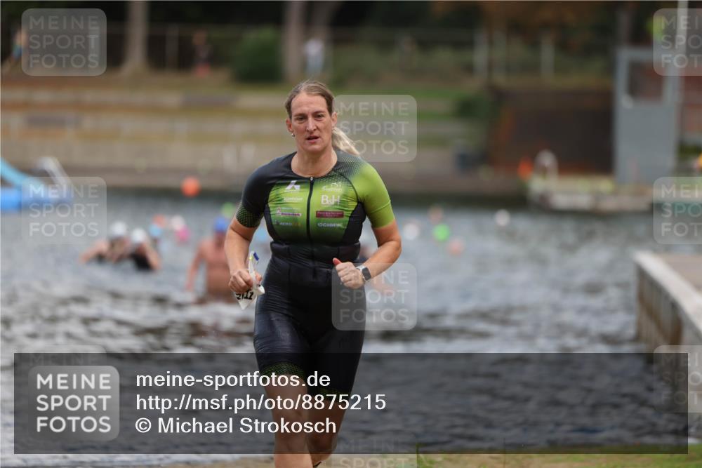 14.09.2025 - Stadtparktriathlon Michael Strokosch http://msf.ph/oto/8875215 14.09.2025 12:53:55 Schwimmen 1456, 1467 meine-sportfotos.de
