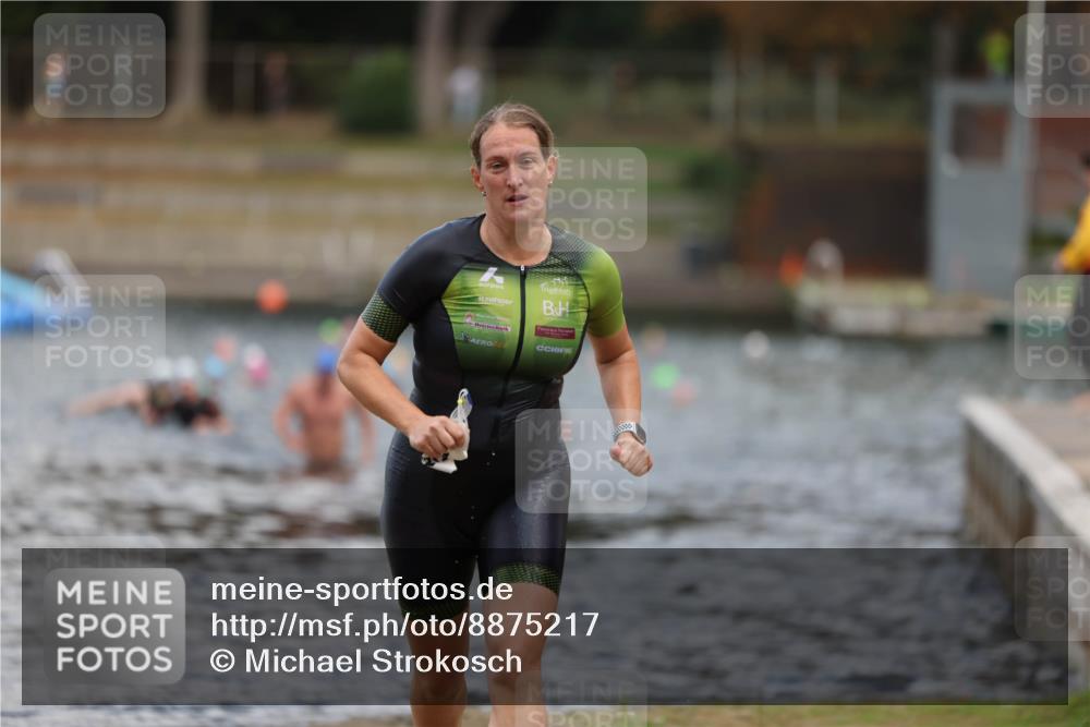 14.09.2025 - Stadtparktriathlon Michael Strokosch http://msf.ph/oto/8875217 14.09.2025 12:53:55 Schwimmen 1456, 1467 meine-sportfotos.de