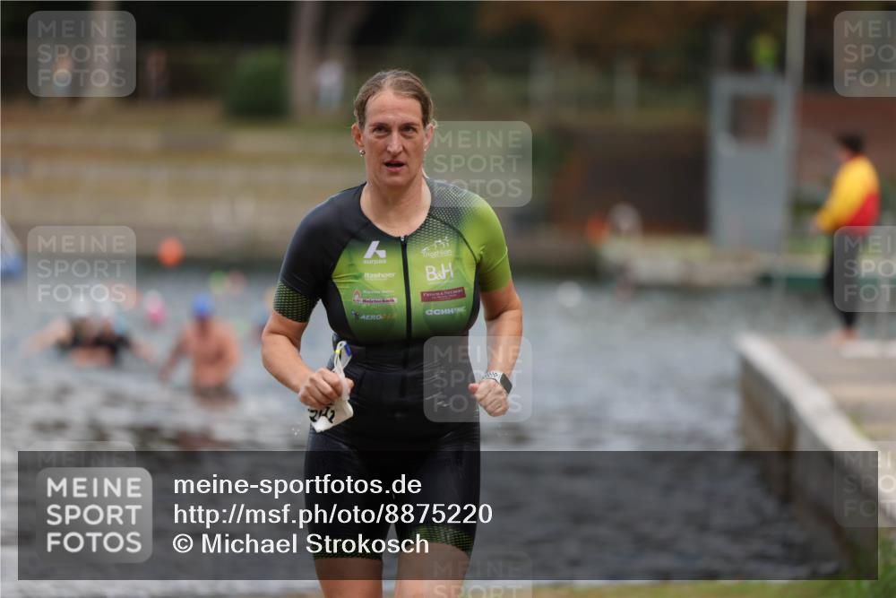 14.09.2025 - Stadtparktriathlon Michael Strokosch http://msf.ph/oto/8875220 14.09.2025 12:53:55 Schwimmen 1456, 1467 meine-sportfotos.de