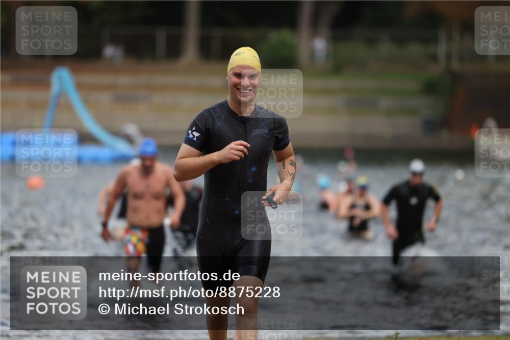 14.09.2025 - Stadtparktriathlon Michael Strokosch http://msf.ph/oto/8875228 14.09.2025 12:54:08 Schwimmen 1473, 1476, 1480, 1515 meine-sportfotos.de