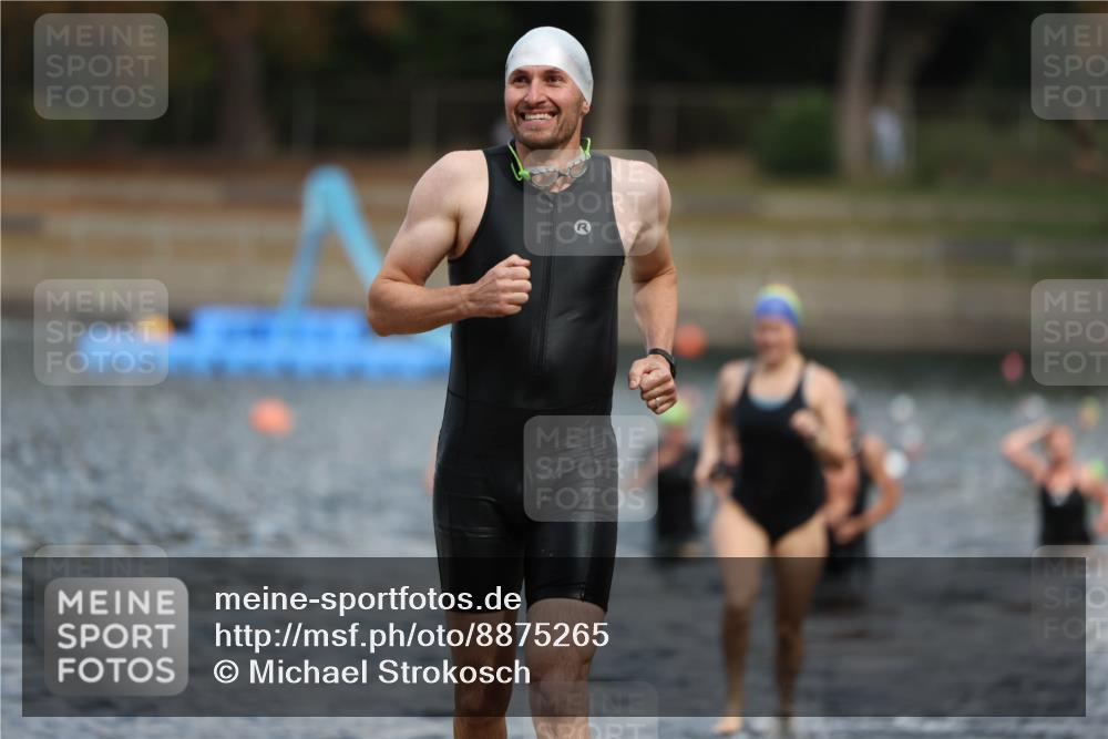 14.09.2025 - Stadtparktriathlon Michael Strokosch http://msf.ph/oto/8875265 14.09.2025 12:54:21 Schwimmen 1462, 1506, 1515 meine-sportfotos.de