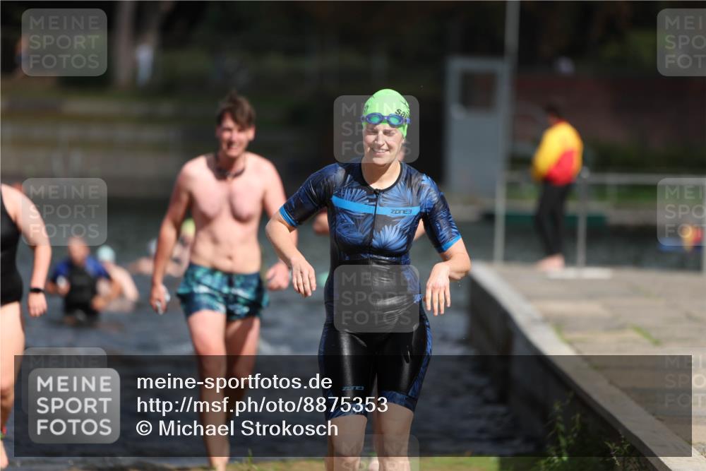 14.09.2025 - Stadtparktriathlon Michael Strokosch http://msf.ph/oto/8875353 14.09.2025 12:54:53 Schwimmen 1435, 1437, 1454, 1481, 1493, 1501 meine-sportfotos.de