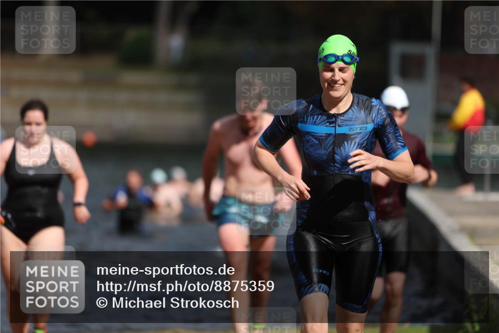 14.09.2025 - Stadtparktriathlon Michael Strokosch http://msf.ph/oto/8875359 14.09.2025 12:54:54 Schwimmen 1435, 1454, 1481, 1493, 1501 meine-sportfotos.de