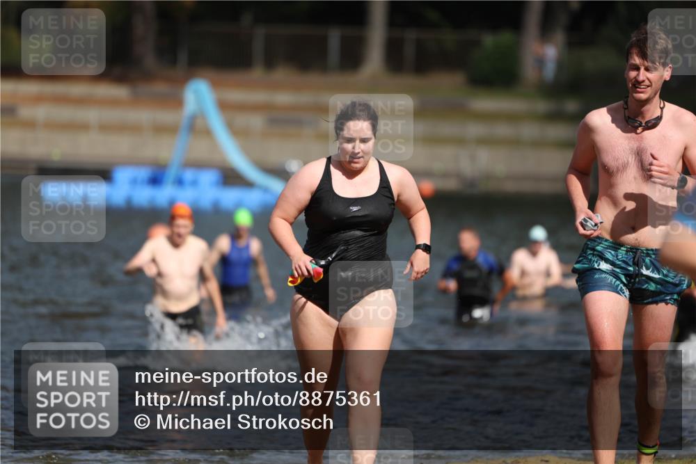 14.09.2025 - Stadtparktriathlon Michael Strokosch http://msf.ph/oto/8875361 14.09.2025 12:54:55 Schwimmen 1435, 1454, 1481, 1493, 1501 meine-sportfotos.de