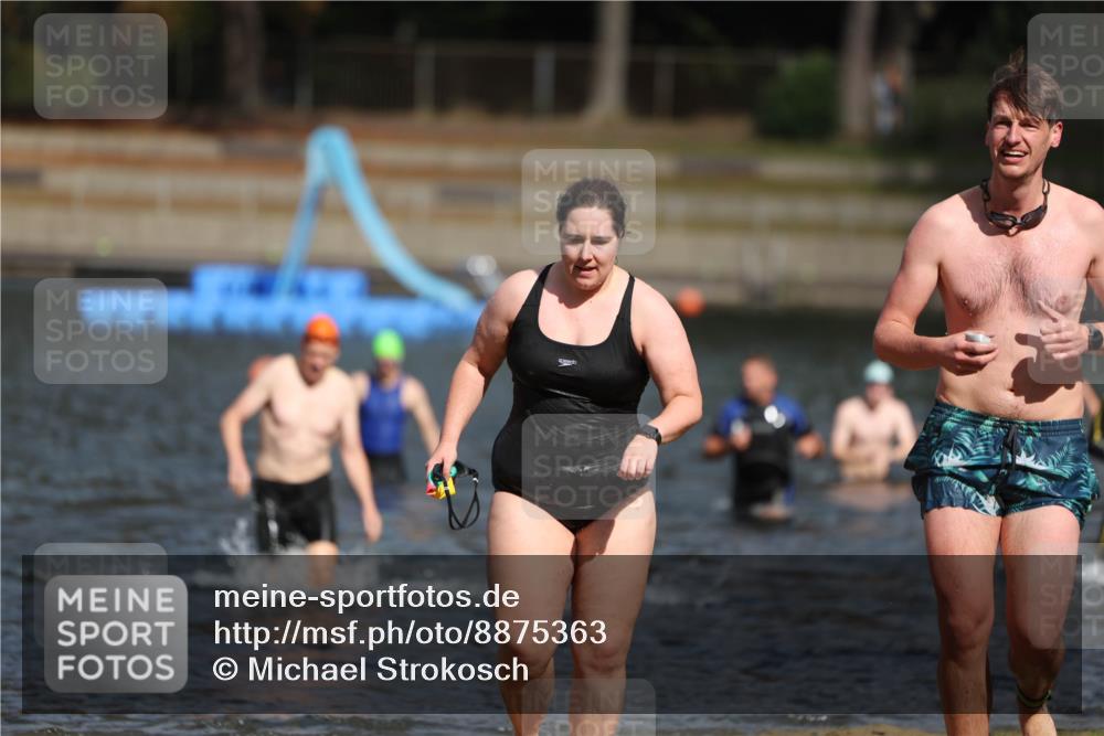 14.09.2025 - Stadtparktriathlon Michael Strokosch http://msf.ph/oto/8875363 14.09.2025 12:54:55 Schwimmen 1435, 1454, 1481, 1493, 1501 meine-sportfotos.de
