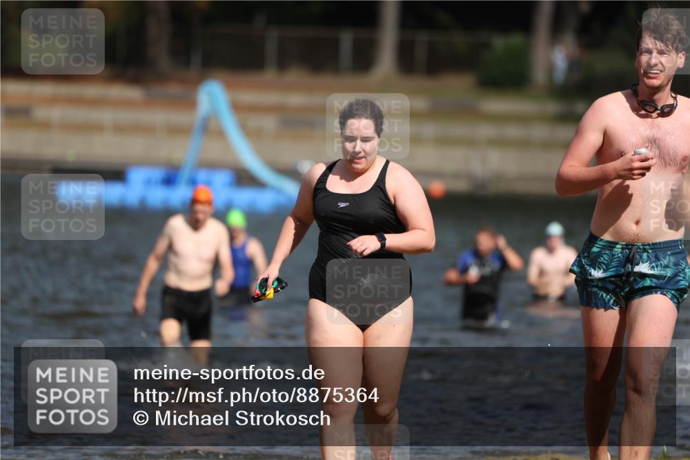 14.09.2025 - Stadtparktriathlon Michael Strokosch http://msf.ph/oto/8875364 14.09.2025 12:54:55 Schwimmen 1435, 1454, 1481, 1493, 1501 meine-sportfotos.de
