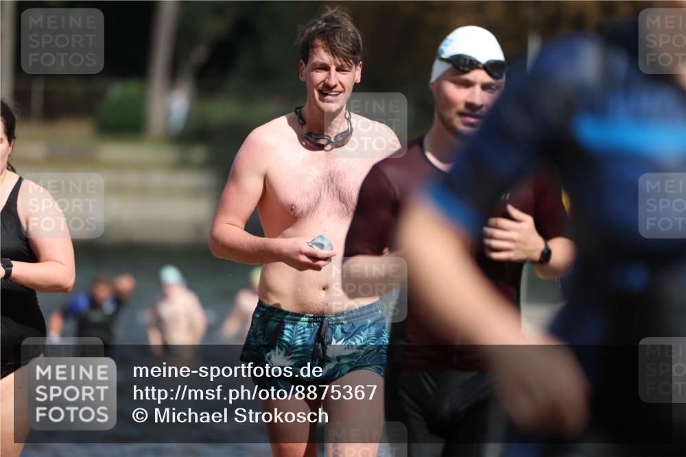 14.09.2025 - Stadtparktriathlon Michael Strokosch http://msf.ph/oto/8875367 14.09.2025 12:54:56 Schwimmen 1435, 1454, 1481, 1493, 1501 meine-sportfotos.de