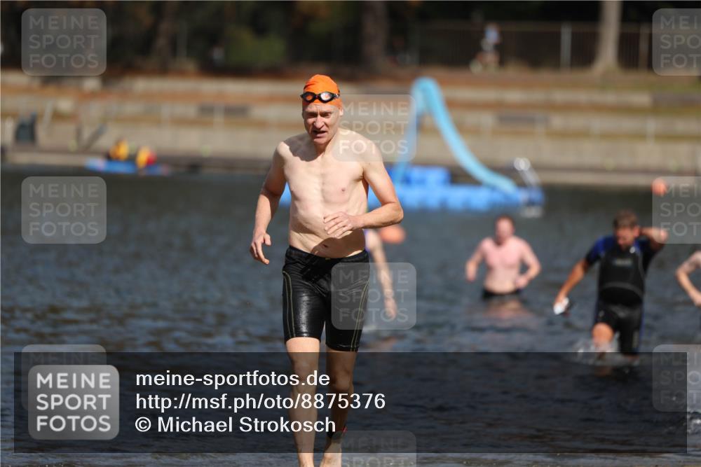 14.09.2025 - Stadtparktriathlon Michael Strokosch http://msf.ph/oto/8875376 14.09.2025 12:55:01 Schwimmen 1435, 1481, 1490, 1501, 1505 meine-sportfotos.de