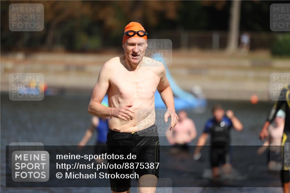 14.09.2025 - Stadtparktriathlon Michael Strokosch http://msf.ph/oto/8875387 14.09.2025 12:55:03 Schwimmen 1477, 1481, 1490, 1505 meine-sportfotos.de