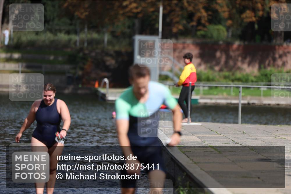 14.09.2025 - Stadtparktriathlon Michael Strokosch http://msf.ph/oto/8875441 14.09.2025 12:55:26 Schwimmen 1455, 1474, 1488 meine-sportfotos.de