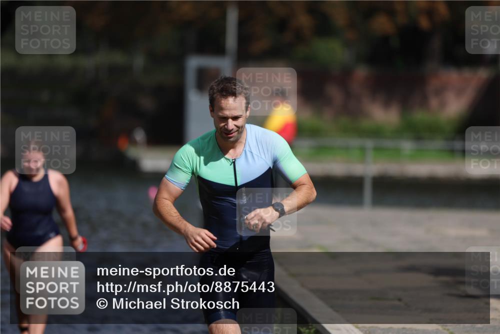 14.09.2025 - Stadtparktriathlon Michael Strokosch http://msf.ph/oto/8875443 14.09.2025 12:55:27 Schwimmen 1455, 1474, 1488 meine-sportfotos.de