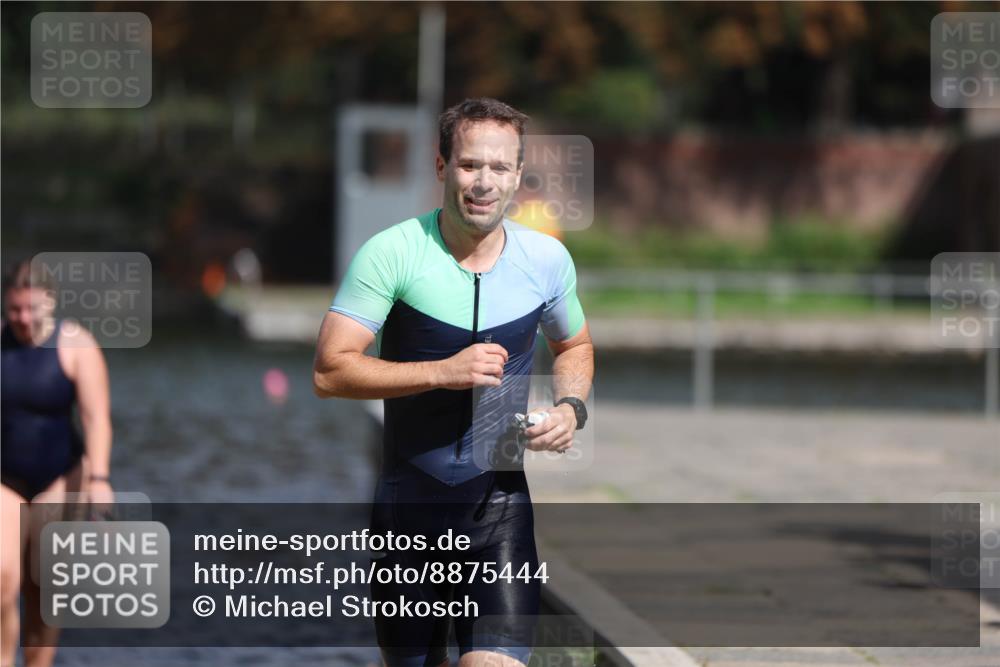 14.09.2025 - Stadtparktriathlon Michael Strokosch http://msf.ph/oto/8875444 14.09.2025 12:55:27 Schwimmen 1455, 1474, 1488 meine-sportfotos.de