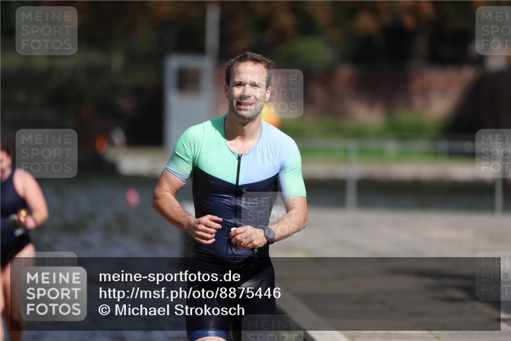 14.09.2025 - Stadtparktriathlon Michael Strokosch http://msf.ph/oto/8875446 14.09.2025 12:55:27 Schwimmen 1455, 1474, 1488 meine-sportfotos.de