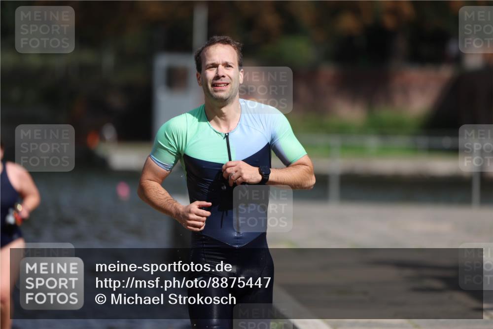 14.09.2025 - Stadtparktriathlon Michael Strokosch http://msf.ph/oto/8875447 14.09.2025 12:55:27 Schwimmen 1455, 1474, 1488 meine-sportfotos.de