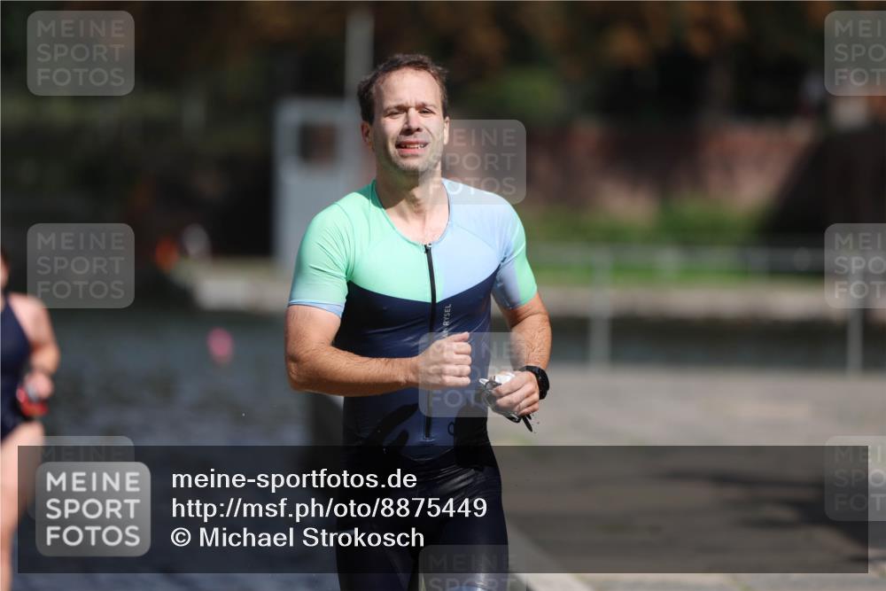 14.09.2025 - Stadtparktriathlon Michael Strokosch http://msf.ph/oto/8875449 14.09.2025 12:55:27 Schwimmen 1455, 1474, 1488 meine-sportfotos.de