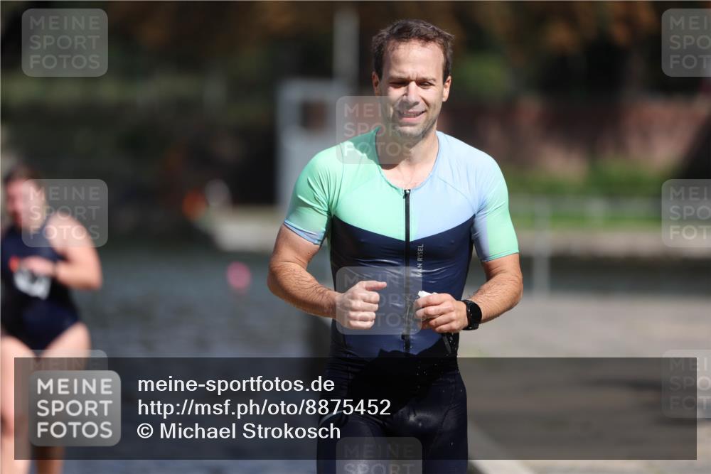 14.09.2025 - Stadtparktriathlon Michael Strokosch http://msf.ph/oto/8875452 14.09.2025 12:55:28 Schwimmen 1455, 1474, 1488 meine-sportfotos.de