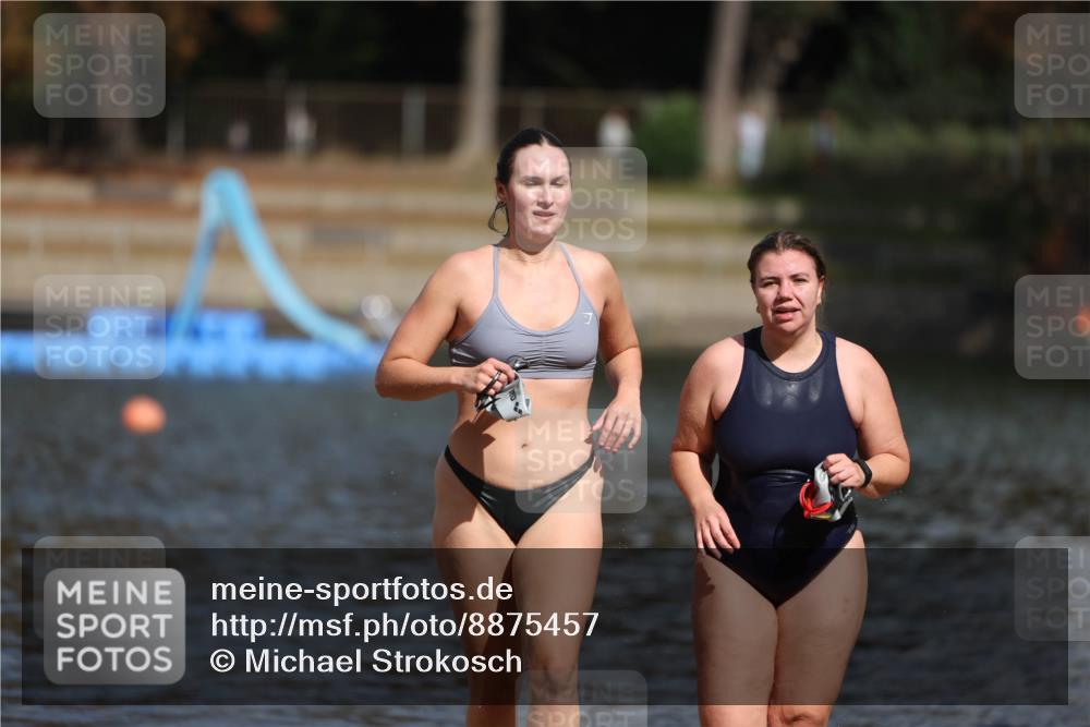 14.09.2025 - Stadtparktriathlon Michael Strokosch http://msf.ph/oto/8875457 14.09.2025 12:55:29 Schwimmen 1455, 1474, 1488 meine-sportfotos.de