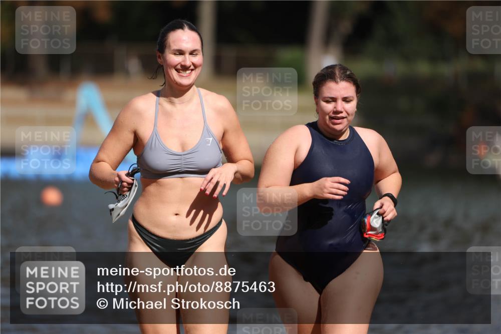 14.09.2025 - Stadtparktriathlon Michael Strokosch http://msf.ph/oto/8875463 14.09.2025 12:55:31 Schwimmen 1455, 1474, 1488 meine-sportfotos.de
