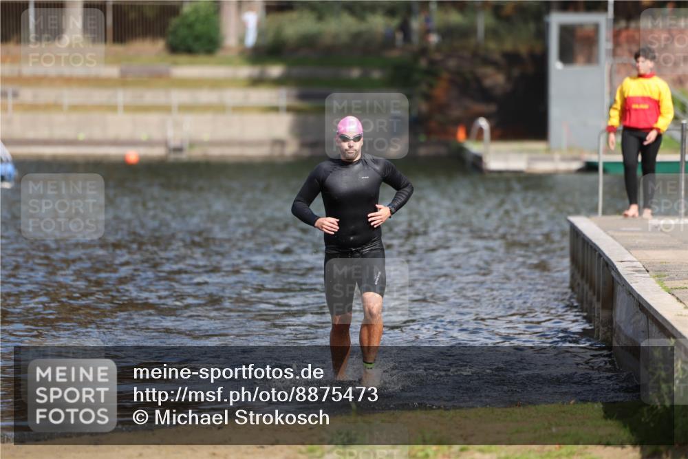14.09.2025 - Stadtparktriathlon Michael Strokosch http://msf.ph/oto/8875473 14.09.2025 12:56:09 Schwimmen 1520 meine-sportfotos.de