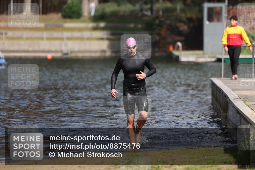 14.09.2025 - Stadtparktriathlon Michael Strokosch http://msf.ph/oto/8875476 14.09.2025 12:56:10 Schwimmen 1520 meine-sportfotos.de
