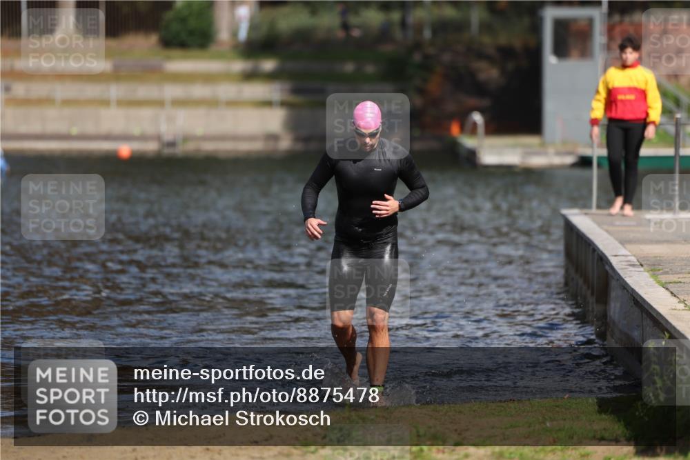 14.09.2025 - Stadtparktriathlon Michael Strokosch http://msf.ph/oto/8875478 14.09.2025 12:56:10 Schwimmen 1520 meine-sportfotos.de