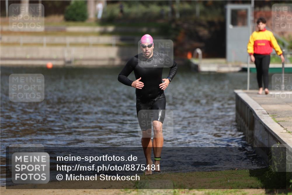 14.09.2025 - Stadtparktriathlon Michael Strokosch http://msf.ph/oto/8875481 14.09.2025 12:56:11 Schwimmen 1520 meine-sportfotos.de