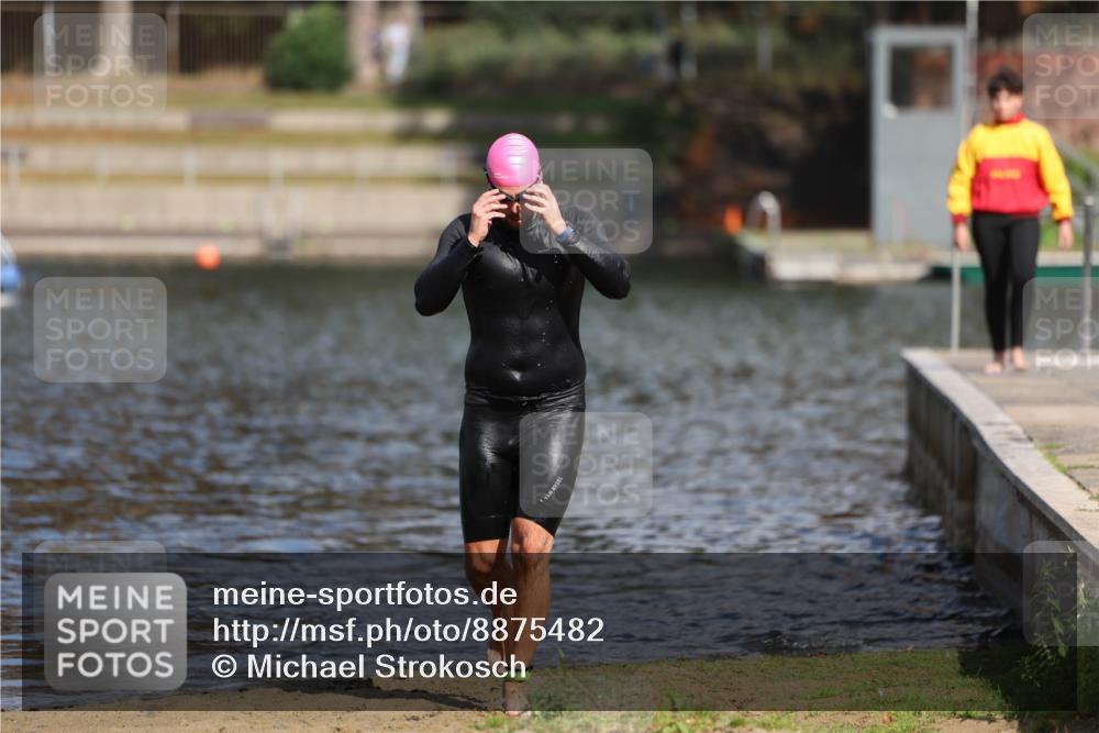 14.09.2025 - Stadtparktriathlon Michael Strokosch http://msf.ph/oto/8875482 14.09.2025 12:56:12 Schwimmen 1520 meine-sportfotos.de