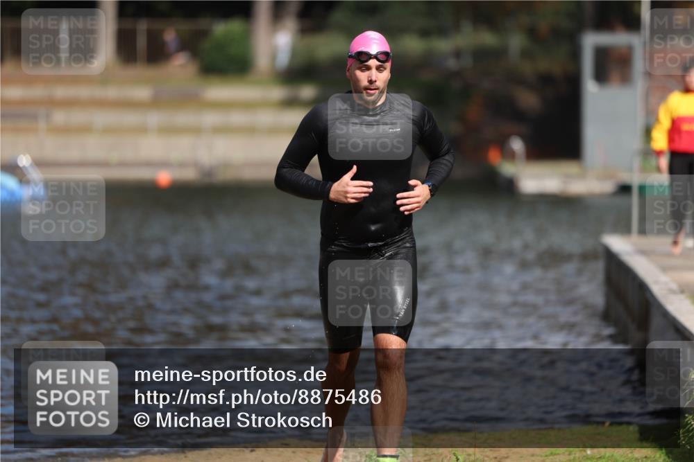 14.09.2025 - Stadtparktriathlon Michael Strokosch http://msf.ph/oto/8875486 14.09.2025 12:56:13 Schwimmen 1520 meine-sportfotos.de