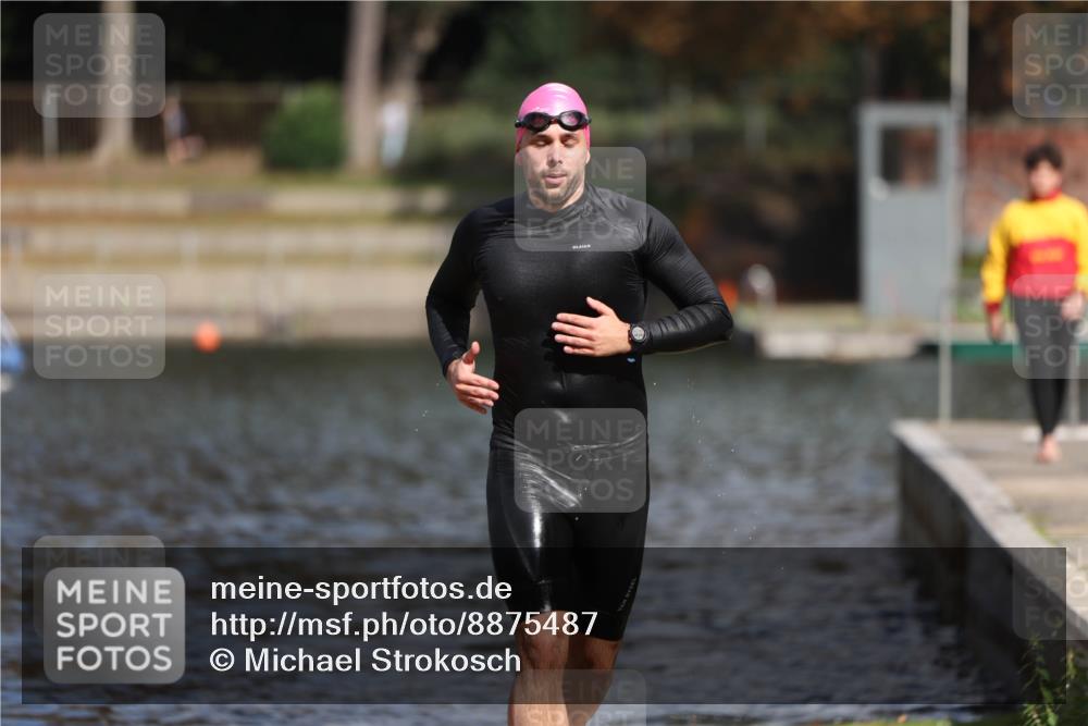 14.09.2025 - Stadtparktriathlon Michael Strokosch http://msf.ph/oto/8875487 14.09.2025 12:56:13 Schwimmen 1520 meine-sportfotos.de