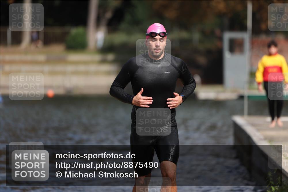 14.09.2025 - Stadtparktriathlon Michael Strokosch http://msf.ph/oto/8875490 14.09.2025 12:56:14 Schwimmen 1520 meine-sportfotos.de
