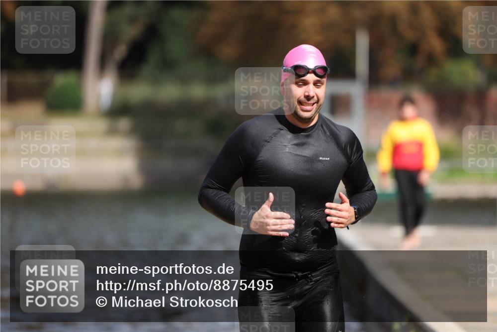 14.09.2025 - Stadtparktriathlon Michael Strokosch http://msf.ph/oto/8875495 14.09.2025 12:56:14 Schwimmen 1520 meine-sportfotos.de