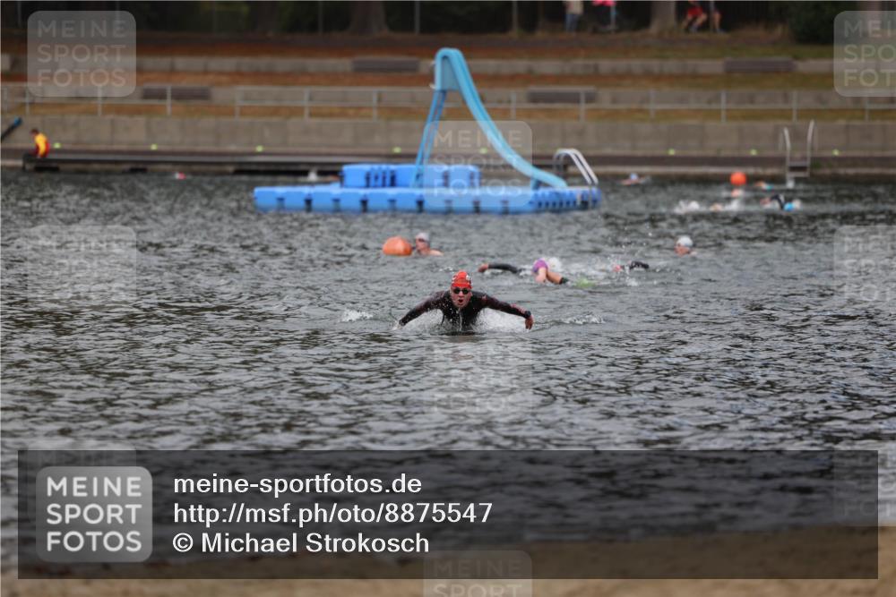 14.09.2025 - Stadtparktriathlon Michael Strokosch http://msf.ph/oto/8875547 14.09.2025 13:07:32 Schwimmen 1551 meine-sportfotos.de