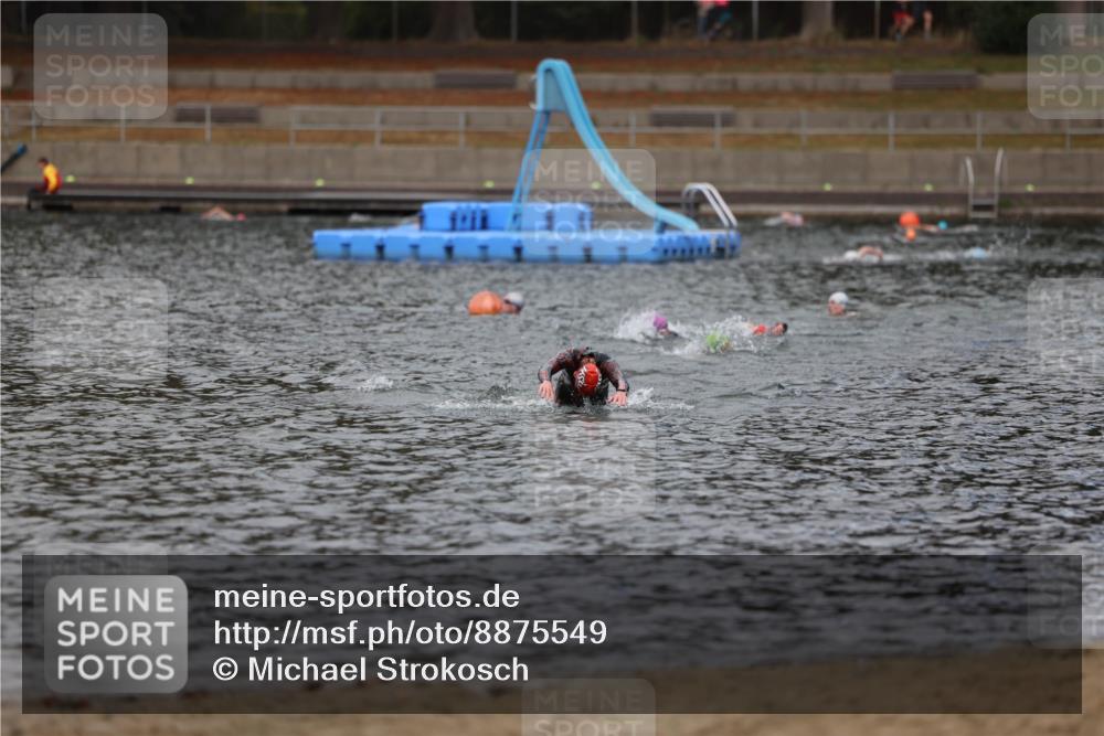 14.09.2025 - Stadtparktriathlon Michael Strokosch http://msf.ph/oto/8875549 14.09.2025 13:07:32 Schwimmen 1551 meine-sportfotos.de