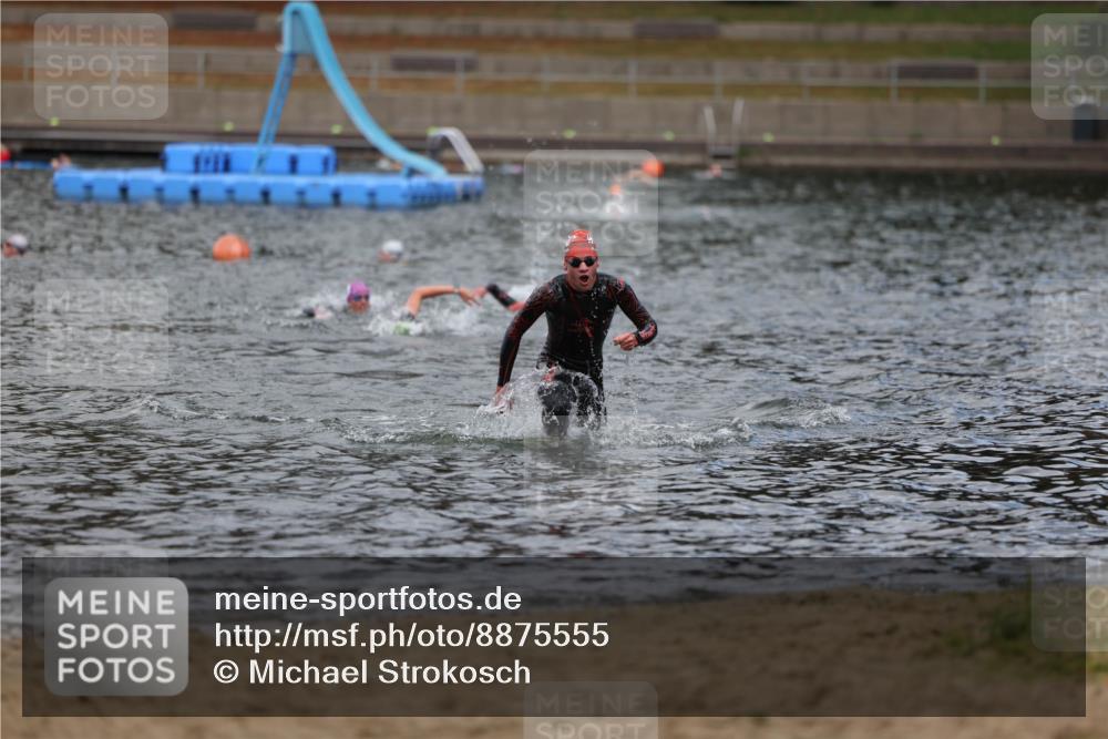 14.09.2025 - Stadtparktriathlon Michael Strokosch http://msf.ph/oto/8875555 14.09.2025 13:07:38 Schwimmen 1551, 1558 meine-sportfotos.de