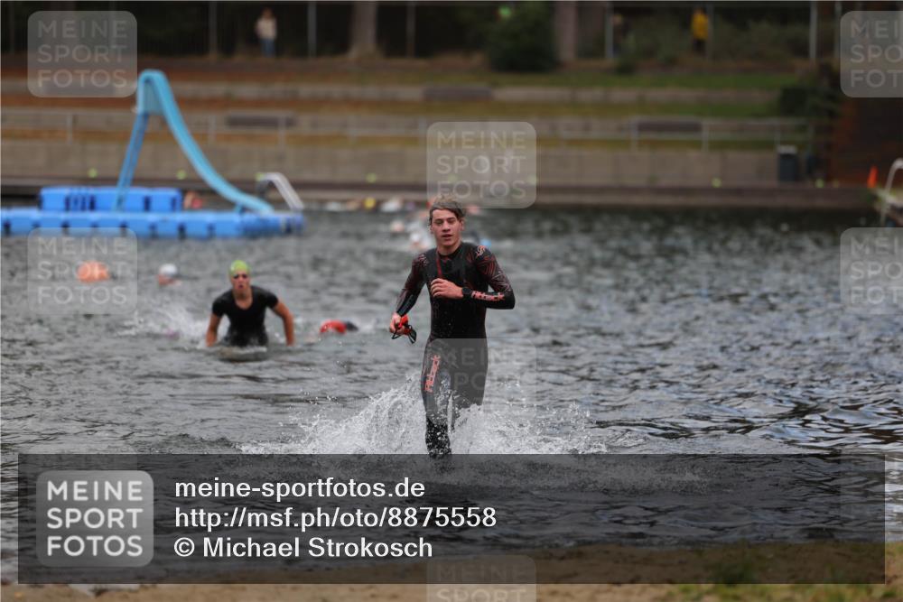 14.09.2025 - Stadtparktriathlon Michael Strokosch http://msf.ph/oto/8875558 14.09.2025 13:07:40 Schwimmen 1551, 1558 meine-sportfotos.de