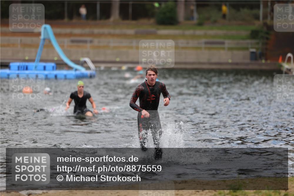 14.09.2025 - Stadtparktriathlon Michael Strokosch http://msf.ph/oto/8875559 14.09.2025 13:07:40 Schwimmen 1551, 1558 meine-sportfotos.de