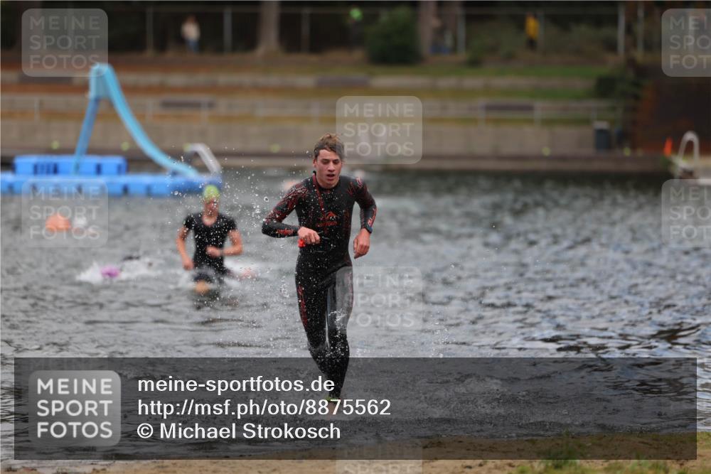 14.09.2025 - Stadtparktriathlon Michael Strokosch http://msf.ph/oto/8875562 14.09.2025 13:07:41 Schwimmen 1551, 1558 meine-sportfotos.de