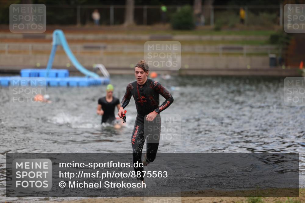 14.09.2025 - Stadtparktriathlon Michael Strokosch http://msf.ph/oto/8875563 14.09.2025 13:07:41 Schwimmen 1551, 1558 meine-sportfotos.de