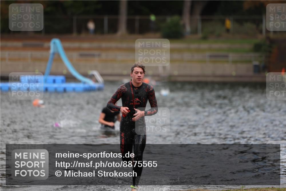 14.09.2025 - Stadtparktriathlon Michael Strokosch http://msf.ph/oto/8875565 14.09.2025 13:07:42 Schwimmen 1551, 1558 meine-sportfotos.de