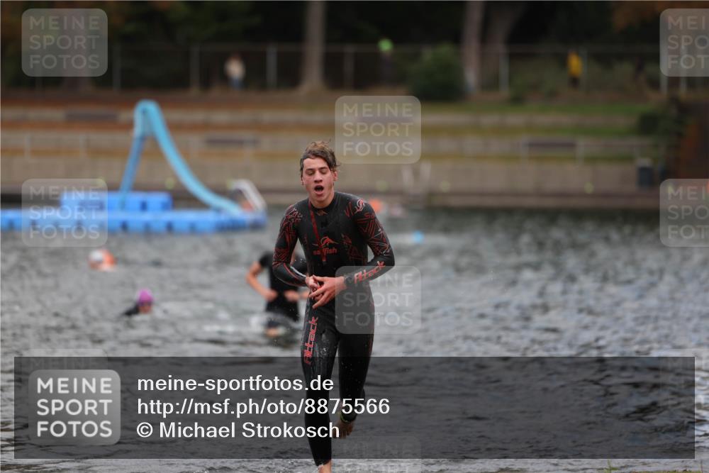 14.09.2025 - Stadtparktriathlon Michael Strokosch http://msf.ph/oto/8875566 14.09.2025 13:07:42 Schwimmen 1551, 1558 meine-sportfotos.de