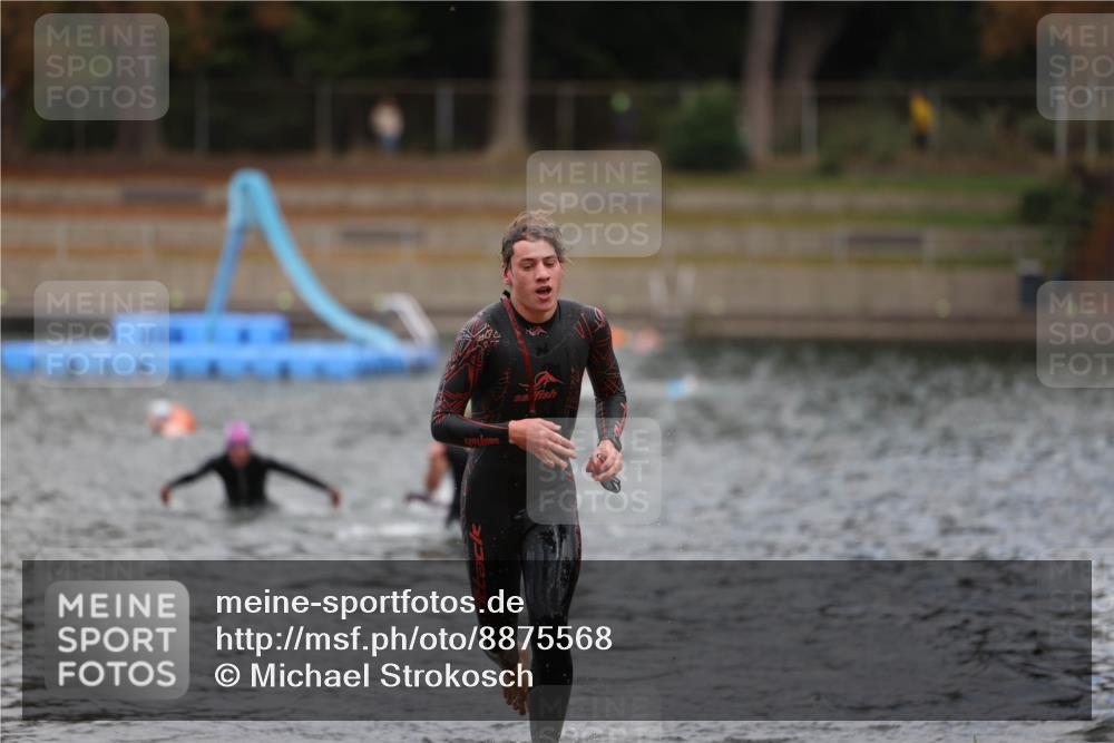14.09.2025 - Stadtparktriathlon Michael Strokosch http://msf.ph/oto/8875568 14.09.2025 13:07:42 Schwimmen 1551, 1558 meine-sportfotos.de