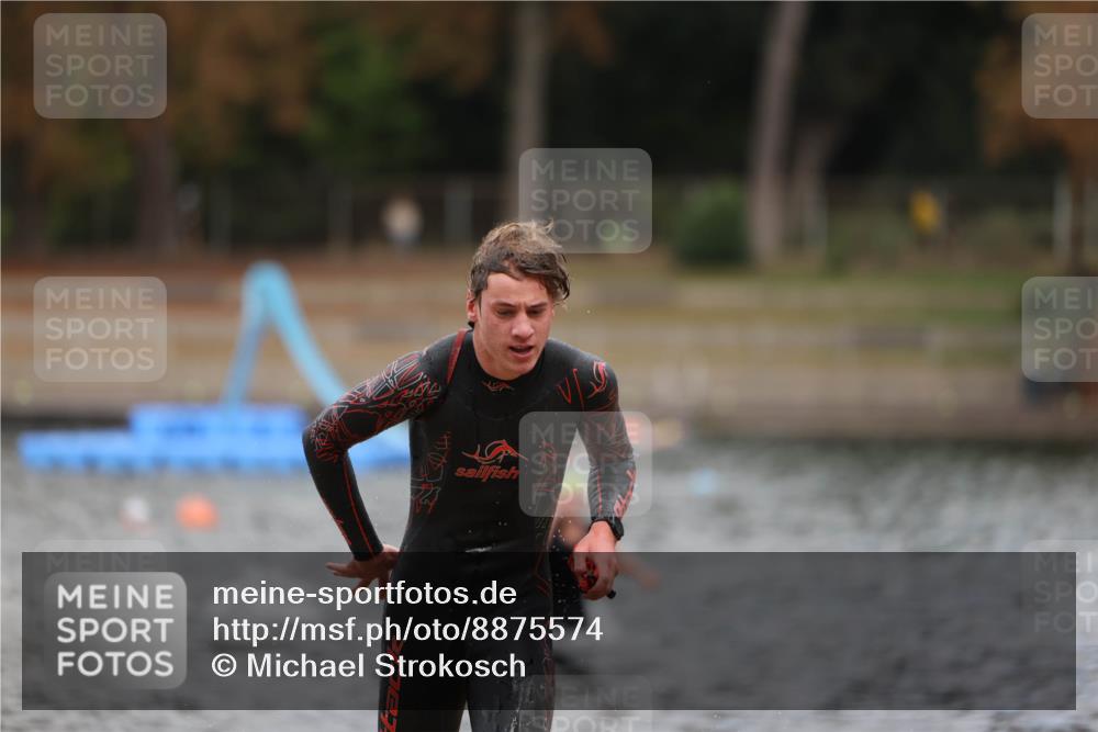 14.09.2025 - Stadtparktriathlon Michael Strokosch http://msf.ph/oto/8875574 14.09.2025 13:07:44 Schwimmen 1545, 1551, 1558 meine-sportfotos.de