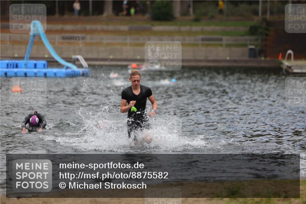 14.09.2025 - Stadtparktriathlon Michael Strokosch http://msf.ph/oto/8875582 14.09.2025 13:07:47 Schwimmen 1537, 1545, 1551, 1558 meine-sportfotos.de