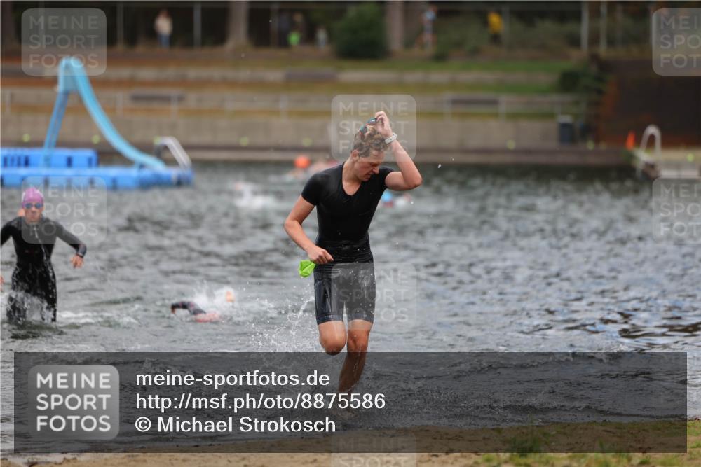 14.09.2025 - Stadtparktriathlon Michael Strokosch http://msf.ph/oto/8875586 14.09.2025 13:07:49 Schwimmen 1537, 1545, 1558 meine-sportfotos.de