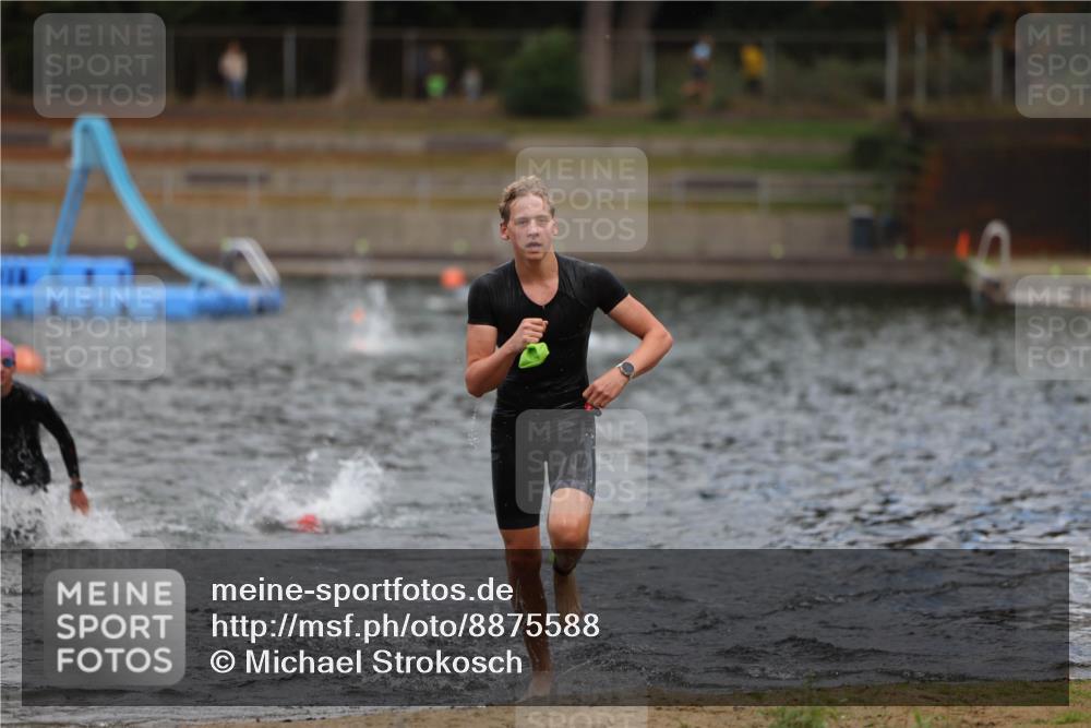 14.09.2025 - Stadtparktriathlon Michael Strokosch http://msf.ph/oto/8875588 14.09.2025 13:07:49 Schwimmen 1537, 1545, 1558 meine-sportfotos.de